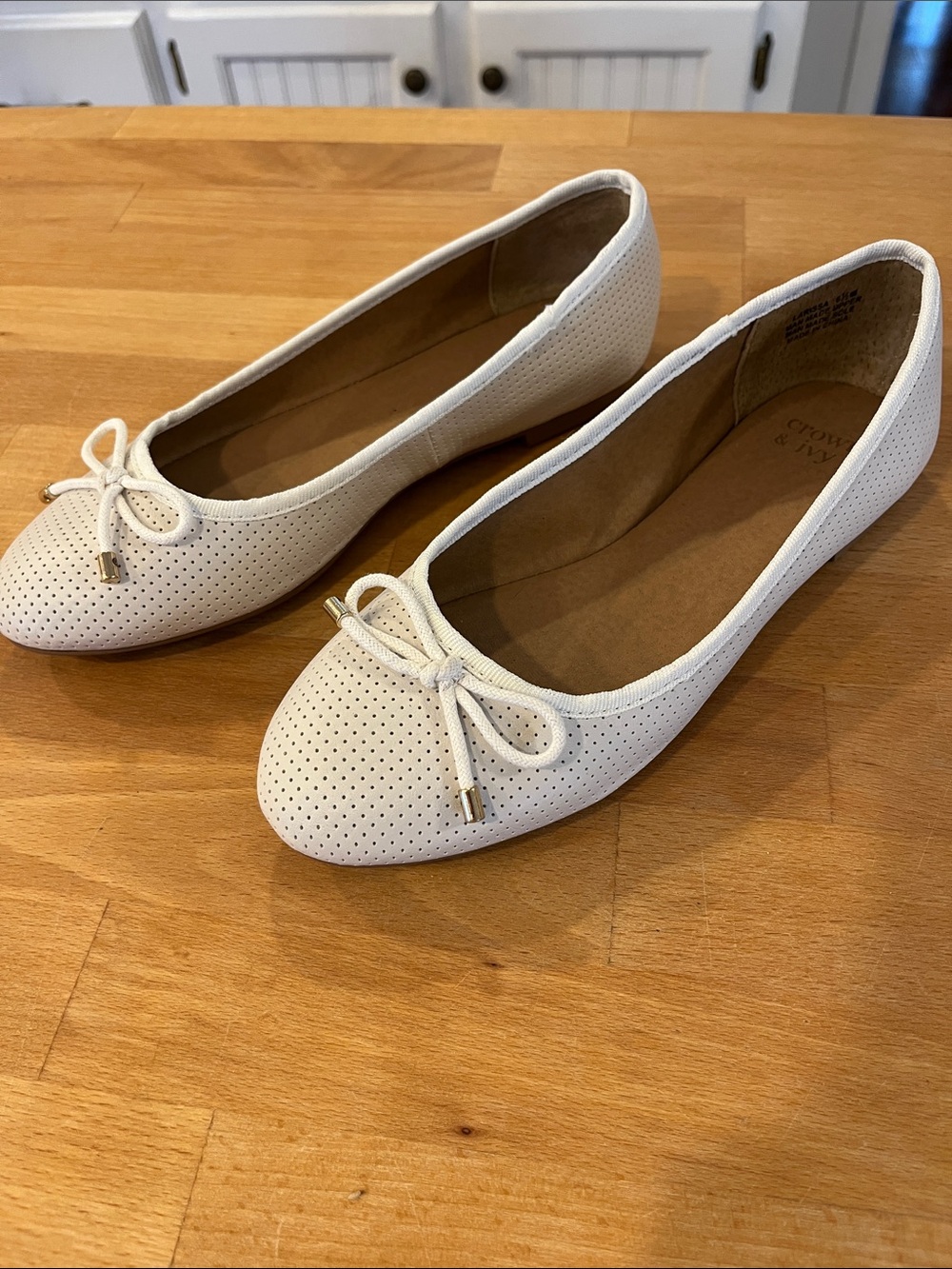 Perforated Bow Ballet Flats - White